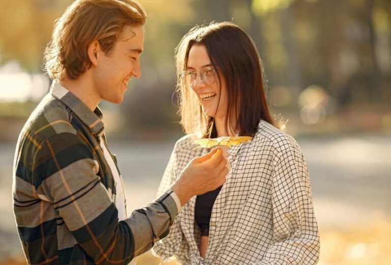 Які запитання варто поставити дівчині перед стосунками?